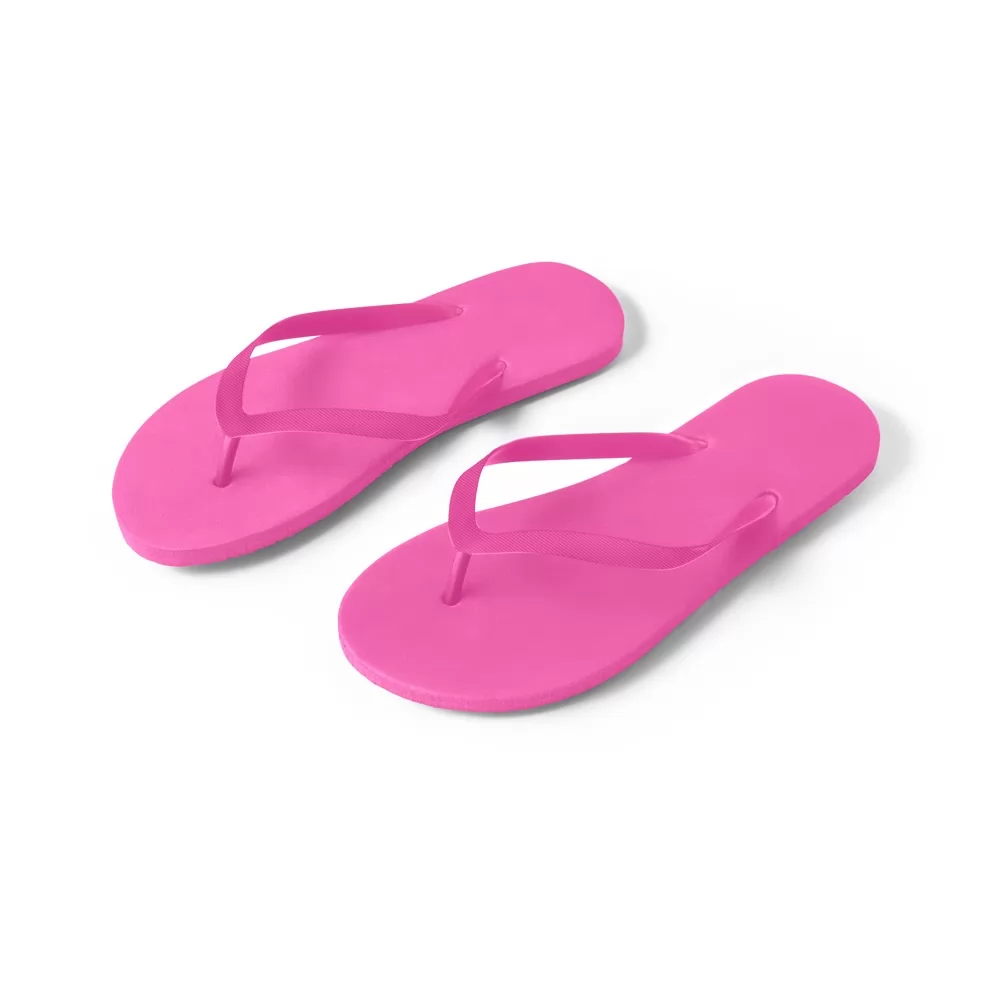Par de chinelos Maupiti na cor rosa com tiras de PVC lisas dispostos lado a lado sobre fundo branco