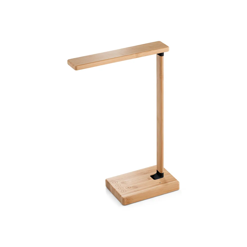Luminária de mesa em bambu aberta, em diferentes ângulos de haste, fechada e em detalhe sobre mesa