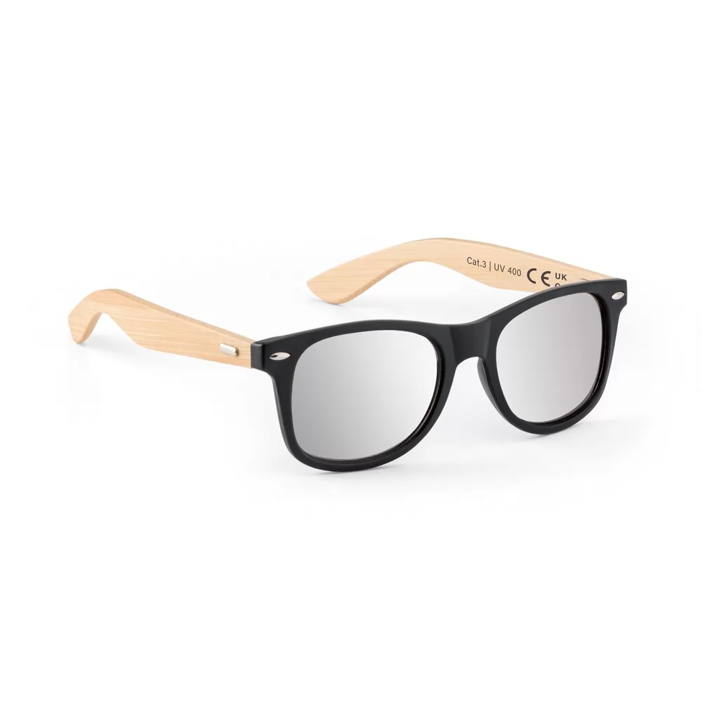 Óculos de sol em PP preto e hastes de bambu Varadero com lentes espelhadas em perspectiva