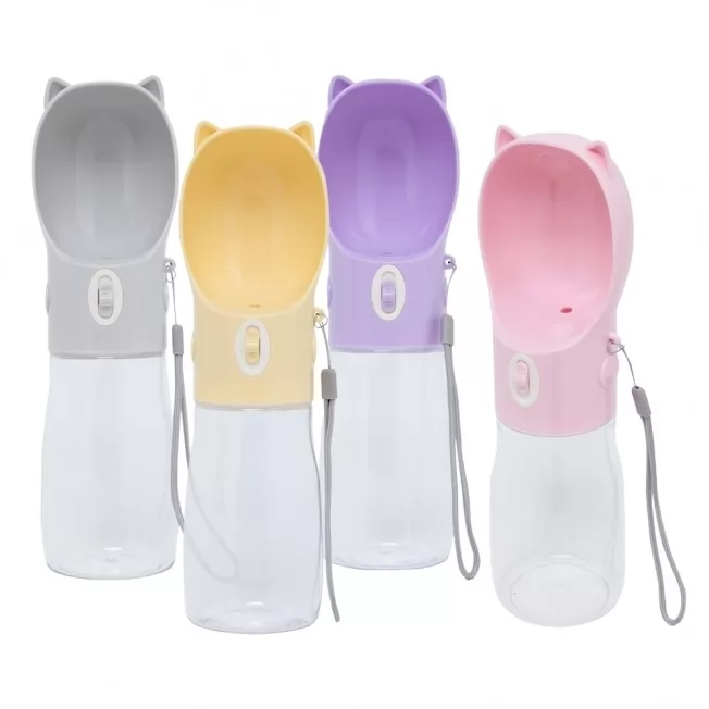 Garrafa bebedouro portátil para pets em plástico transparente com tampas nas cores cinza, amarelo, roxo e rosa