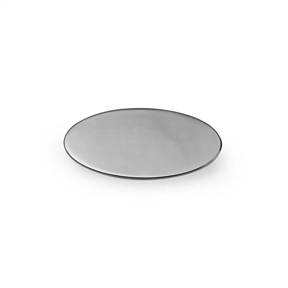 Plaquinha metálica oval para pets na cor grafite lisa e sem gravação sobre fundo branco